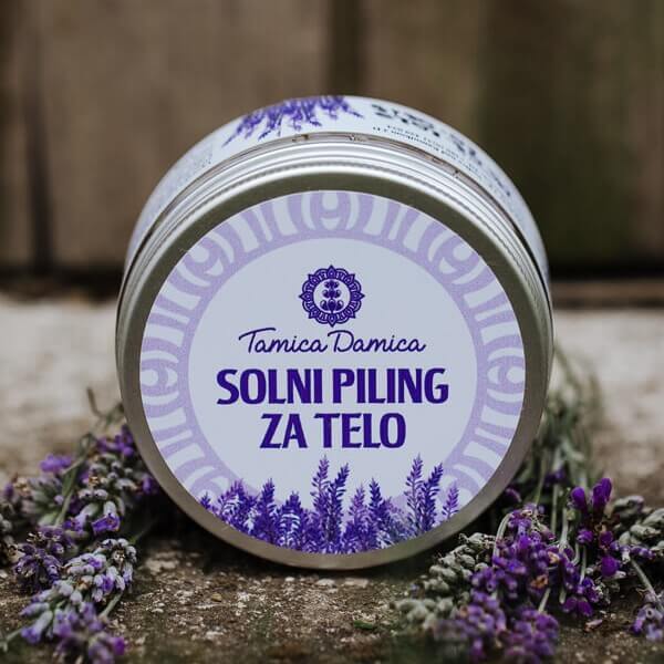 tamica_damica_piling_za_telo_naraven_veganski_ekolosko_pridelano_osvezilna_nega_koze_anti_age_solni_piling_alkoholna_naslovna